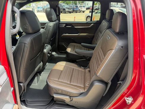New 2026 GMC Acadia Denali Ultimate w/ LPO, Floor Liner Package AWD/4WD image 5