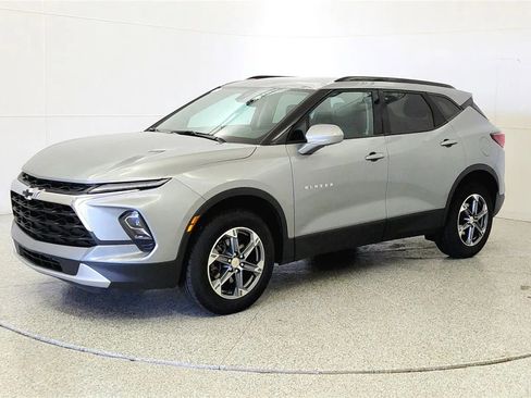Used 2024 Chevrolet Blazer LT w/ Convenience Package FWD image 3