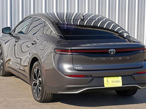 Used 2023 Toyota Crown XLE image 49