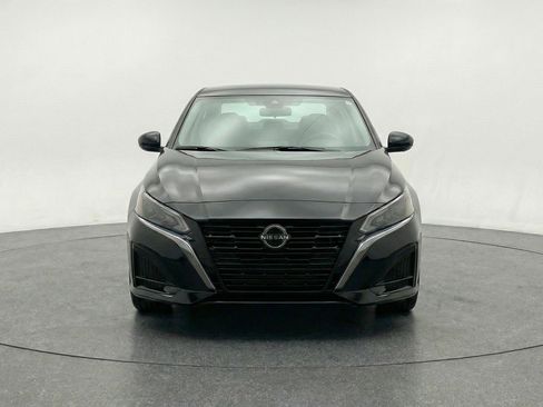 Used 2025 Nissan Altima 2.5 SV image 2