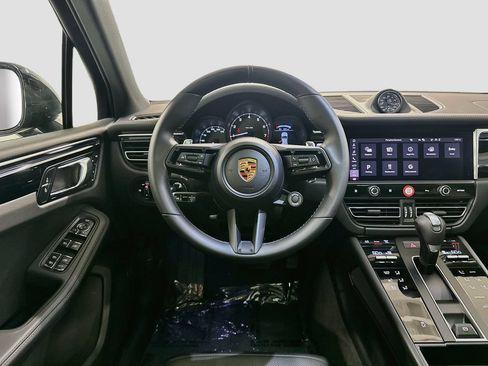 Used 2026 Porsche Macan AWD/4WD image 23