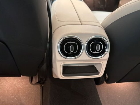 Used 2025 Mercedes-Benz C 300 Sedan image 21