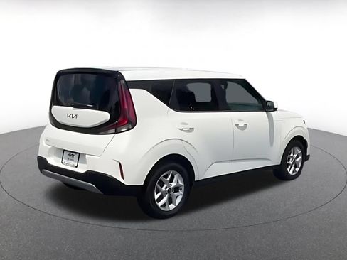Used 2025 Kia Soul LX w/ LX Technology Package FWD image 14