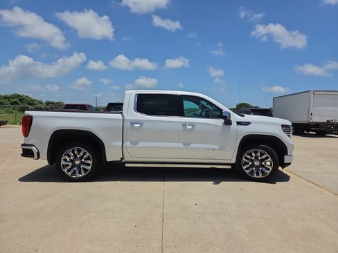 Used 2024 GMC Sierra 1500 Denali w/ Denali Reserve Package AWD/4WD image 4