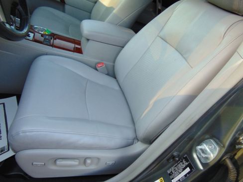 Used 2012 Toyota Highlander Limited w/ Tow Pkg image 5