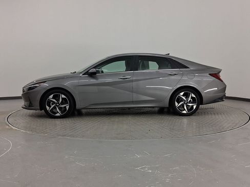 Used 2023 Hyundai Elantra Limited image 2