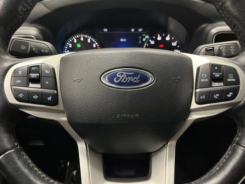 Used 2023 Ford Explorer XLT image 17