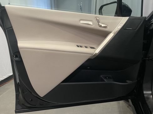 Used 2025 BMW iX xDrive50 w/ Premium Package image 12