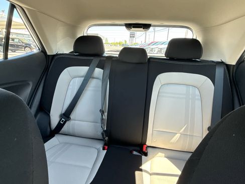 Used 2021 Hyundai Venue SEL FWD image 37