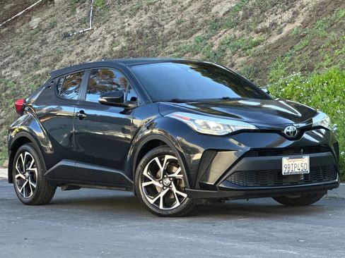 Used 2020 Toyota C-HR XLE image 2
