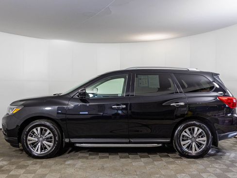 Used 2020 Nissan Pathfinder SV image 17