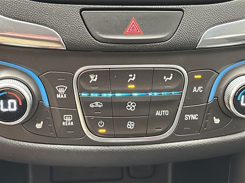 Used 2019 Chevrolet Equinox LT FWD image 17