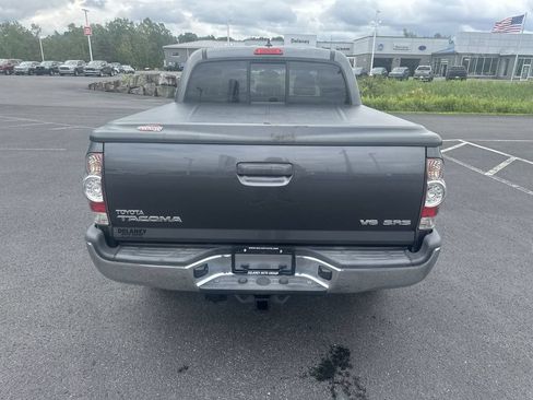Used 2015 Toyota Tacoma 4x4 Double Cab w/ SR5 Package image 7