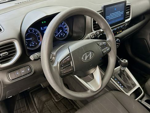 Used 2021 Hyundai Venue SE FWD image 18