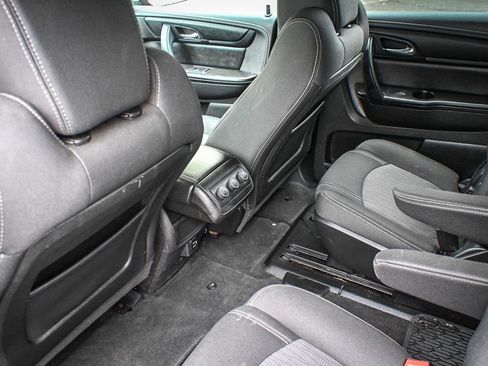 Used 2017 Chevrolet Traverse LT w/ Style and Technology Package image 14