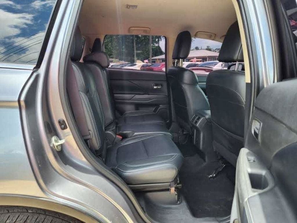 Used 2020 Mitsubishi Outlander SE AWD/4WD image 15