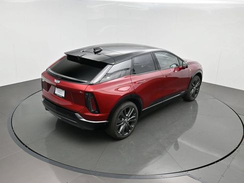 New 2027 Cadillac Optiq Premium Sport w/ LPO, Floor Liner Package AWD/4WD image 43