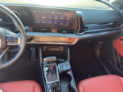 Used 2025 Kia Sportage SX FWD image 10