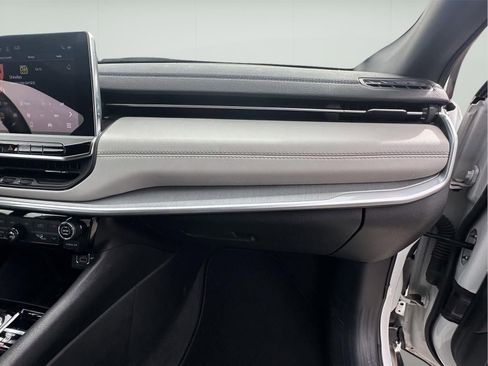 Used 2025 Jeep Compass Limited image 40