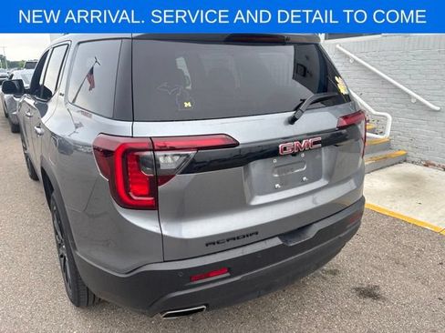 Certified 2022 GMC Acadia SLE w/ Driver Convenience Package FWD image 9