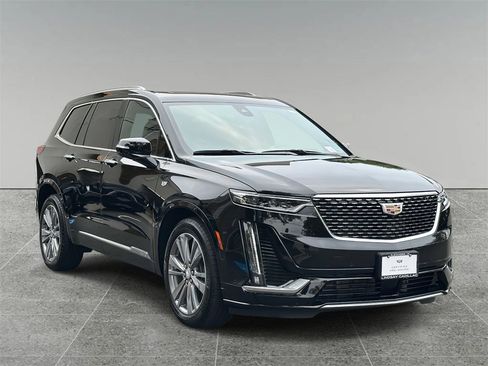 Certified 2025 Cadillac XT6 Premium Luxury w/ Platinum Package image 9