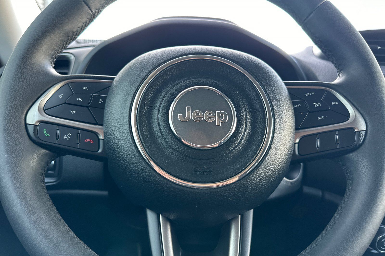 Used 2022 Jeep Renegade Latitude AWD/4WD image 25