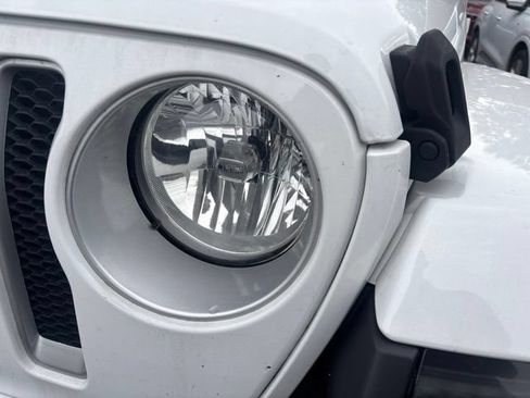 Used 2021 Jeep Wrangler Unlimited Sahara AWD/4WD image 2