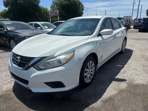Used 2018 Nissan Altima FWD image 1
