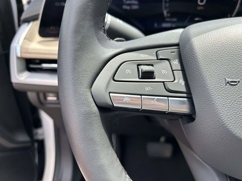 Used 2024 Cadillac XT4 Luxury w/ Cold Weather Package FWD image 21