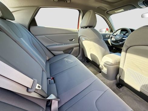 Used 2025 Hyundai Elantra SEL w/ Cargo Package image 25