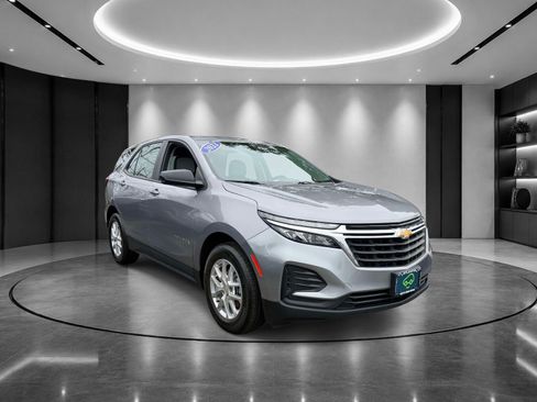 Used 2023 Chevrolet Equinox LS FWD image 2