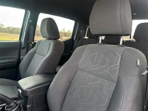 Used 2019 Toyota Tacoma TRD Off-Road image 15