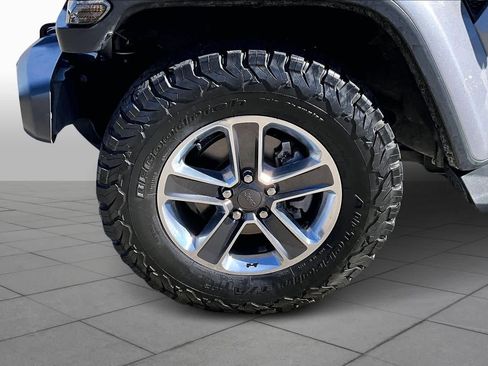 Used 2018 Jeep Wrangler Unlimited Sahara image 10