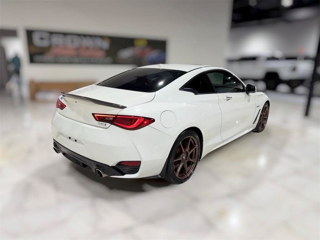 Used 2017 INFINITI Q60 Red Sport 400 RWD image 10