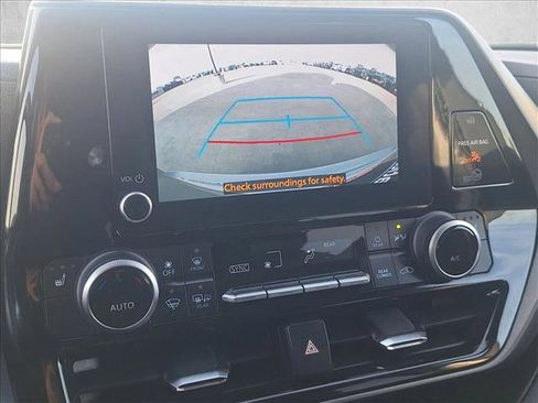 Certified 2023 Toyota Highlander XLE image 13