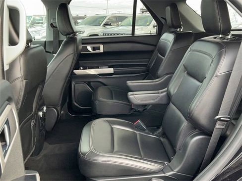 Used 2022 Ford Explorer XLT w/ Equipment Group 202A image 15