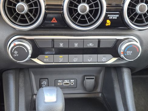 Used 2025 Nissan Sentra SV image 21