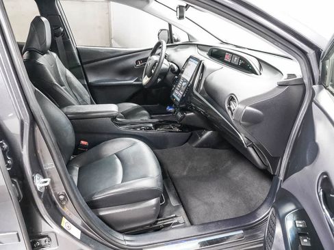 Certified 2017 Toyota Prius Prime Advanced w/ Carpet Mat Package FWD image 16