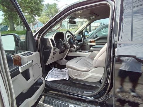 Used 2018 Ford F150 Lariat w/ Equipment Group 502A Luxury AWD/4WD image 10
