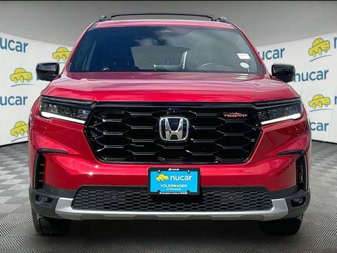 Used 2025 Honda Pilot TrailSport image 2
