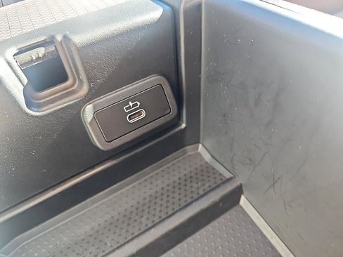 Used 2025 BMW 330i Sedan w/ M Sport Package image 25