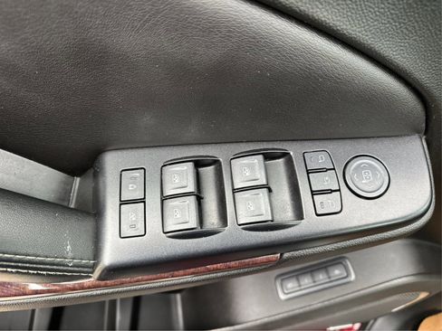 Used 2020 GMC Yukon SLT image 37