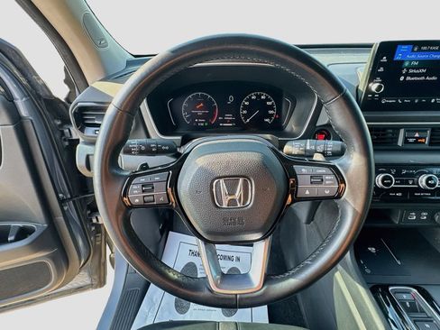 Used 2024 Honda Pilot Touring image 11