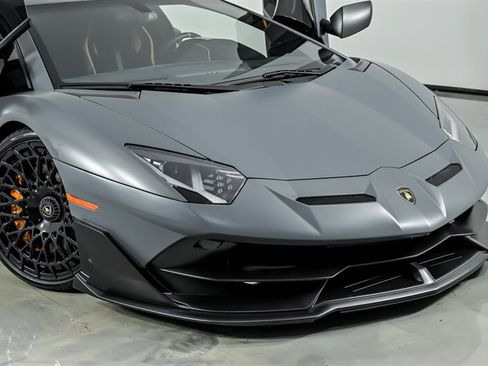 Used 2019 Lamborghini Aventador SVJ AWD/4WD image 2