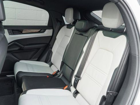 Certified 2025 Porsche Cayenne Coupe image 18
