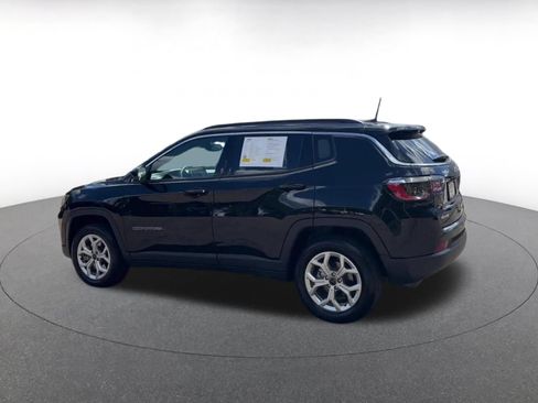 Used 2025 Jeep Compass Latitude AWD/4WD image 10