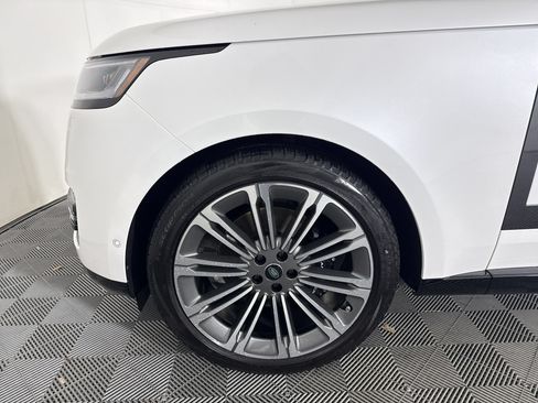 Used 2024 Land Rover Range Rover Long Wheelbase SE AWD/4WD image 13