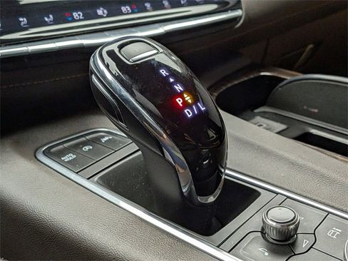 Certified 2022 Cadillac Escalade Premium Luxury w/ Performance Package image 18