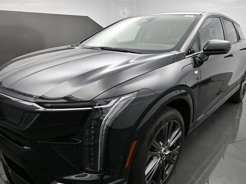 New 2027 Cadillac Optiq Premium Sport w/ LPO, Floor Liner Package AWD/4WD image 37