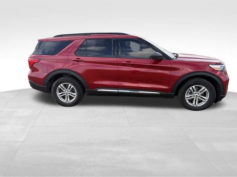 Used 2023 Ford Explorer XLT w/ Equipment Group 202A image 9